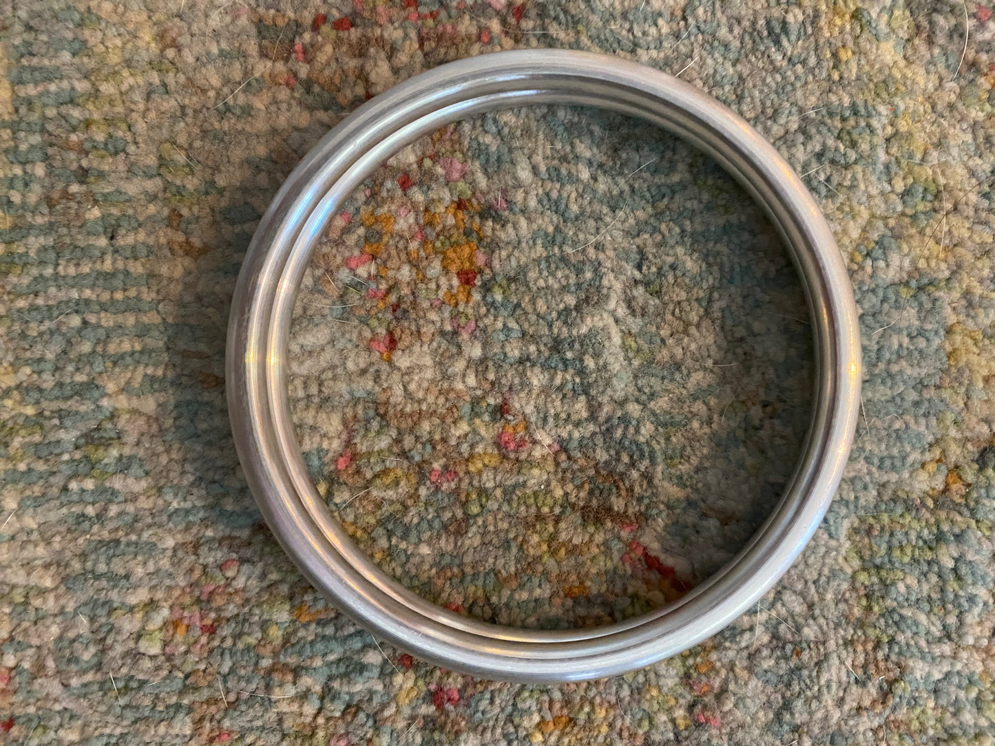 Anillo grande de aluminio pulido a mano - Plata brillante