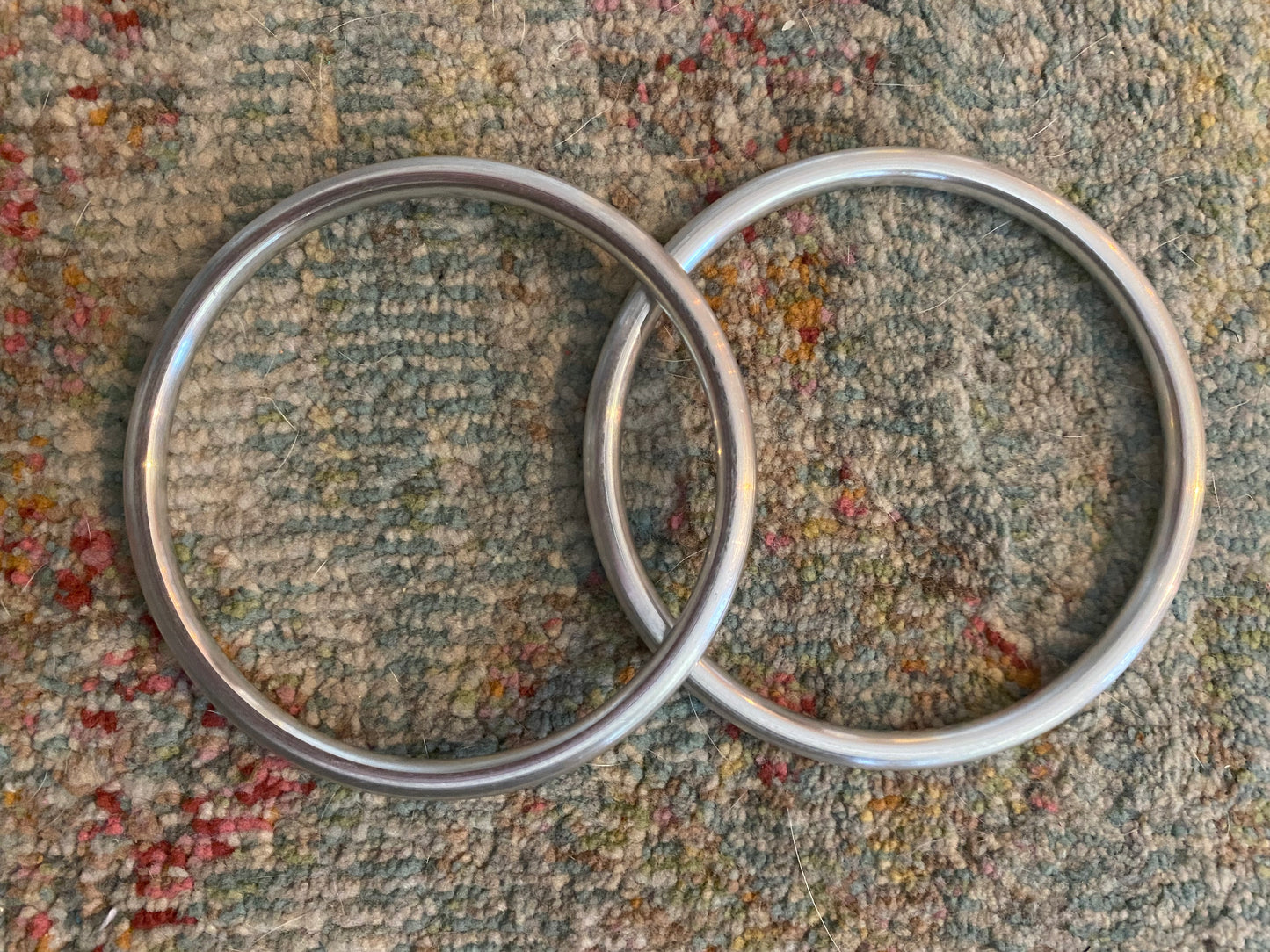 Anillo grande de aluminio pulido a mano - Plata brillante