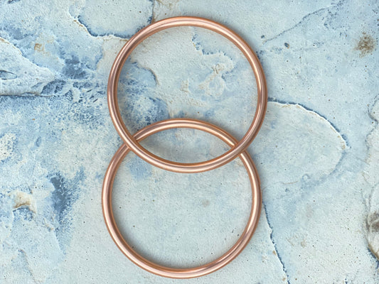 Grand anneau en aluminium poli à la main - Or rose